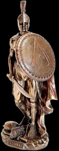 Kunstnerisk statuette af Leonidas med kappe og hjelm – historisk dekoration